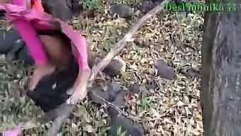 દેશી ગર્લફ્રેન્ડ વનમાં હાર્ડ ફક મેળવે છે