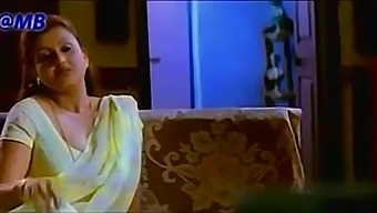 બડા સ્તન વાળી દેશી આંટી નોટી થઈ જાય છે