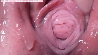 Verken Mijn Grote Natuurlijke Tieten En Kutje Met Een Dildo