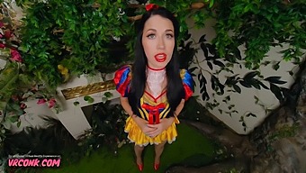 Unglaubliche Vr-Begegnung Mit Der Atemberaubenden Alex Coal In Einer Sexy Schneewittchen-Parodie