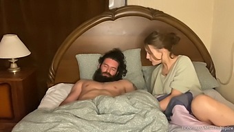 Cámara Oculta Captura Las Habilidades Orales De La Madrastra Pelirroja En Hd