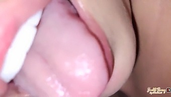 E Enorma Si Aproape Ca Ma Face Sa Gafai