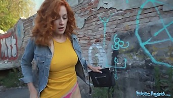 Ryšavá Čašníčka Dáva Orál A Je Zozadu V Prdeli Na Verejnosti