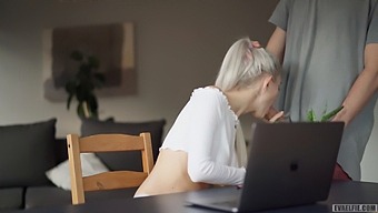 Verified Model Eva Elfie'S Steamy Zoom Class Encounter