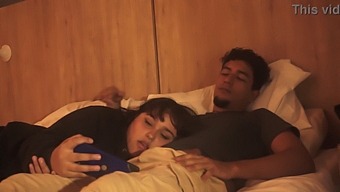 Έντονο Σεξ Με Step Sis: Ανήμπορος Να Αντισταθώ Στην Αυτοϊκανοποίηση, Ανάγκασα Την Μητριά Μου Να Μου Κάνει Πίπα