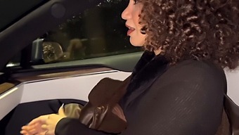 Uma Jovem Esposa Que Quer Transar Com Um Estranho É Controlada Pelo Marido, Que Adora Assistir Sua Esposa Transar Com Outros Homens.