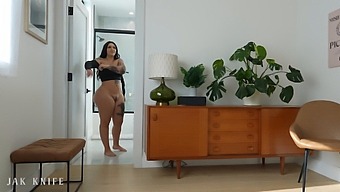 Colega Mea De Apartament Cu Cur Mare Mă Fute În Toate Găurile - Roxanne Roselle